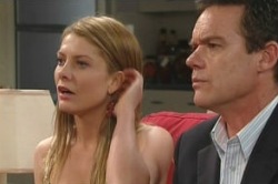 Paul Robinson, Izzy Hoyland in Neighbours Episode 4877