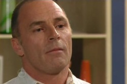 Kim Timmins in Neighbours Episode 