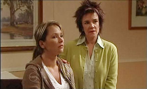 Steph Scully, Lyn Scully in Neighbours Episode 