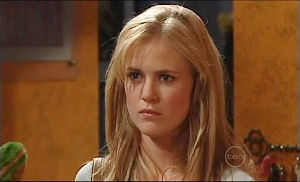 Elle Robinson in Neighbours Episode 