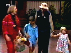 Melanie Pearson, Toby Mangel, Joe Mangel, Sky Bishop in Neighbours Episode 