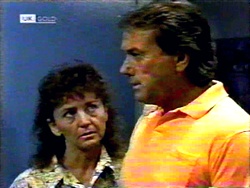 Pam Willis, Doug Willis in Neighbours Episode 