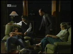 Wayne Duncan, Gaby Willis, Benito Alessi, Cathy Alessi in Neighbours Episode 