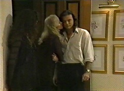 Gaby Willis, Annalise Hartman, Wayne Duncan in Neighbours Episode 1975