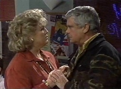 Cheryl Stark, Lou Carpenter in Neighbours Episode 2001