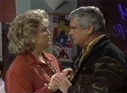 Cheryl Stark, Lou Carpenter in Neighbours Episode 