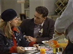 Lucy Robinson, Paul Robinson in Neighbours Episode 2001