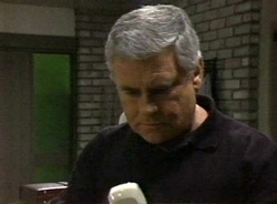 Lou Carpenter in Neighbours Episode 2001