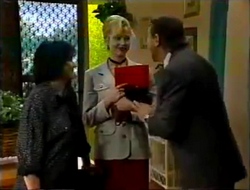 Pam Willis, Annalise Hartman, Doug Willis in Neighbours Episode 2004