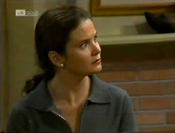 Julie Robinson in Neighbours Episode 