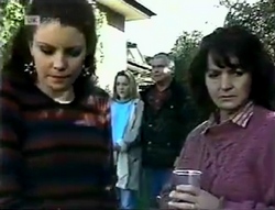 Gaby Willis, Lauren Carpenter, Lou Carpenter, Pam Willis in Neighbours Episode 