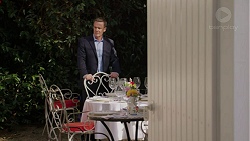 Paul Robinson in Neighbours Episode 