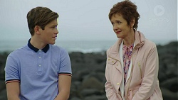 Angus Beaumont-Hannay, Susan Kennedy in Neighbours Episode 