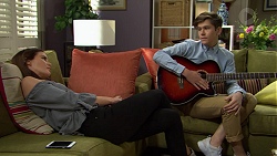 Elly Conway, Angus Beaumont-Hannay in Neighbours Episode 