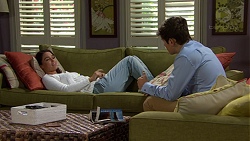 Elly Conway, Angus Beaumont-Hannay in Neighbours Episode 