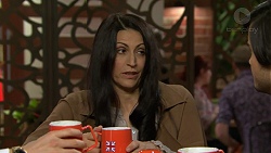 Lara Thornton in Neighbours Episode 