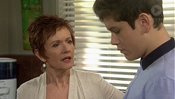 Susan Kennedy, Angus Beaumont-Hannay in Neighbours Episode 