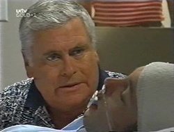 Lou Carpenter, Ben Atkins in Neighbours Episode 