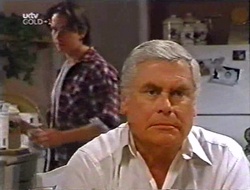 Darren Stark, Lou Carpenter in Neighbours Episode 3002