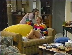 Anne Wilkinson, Ruth Wilkinson in Neighbours Episode 