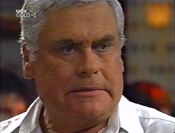 Lou Carpenter in Neighbours Episode 