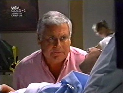 Lou Carpenter, Ben Atkins in Neighbours Episode 