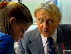 Anne Wilkinson, Fred Parkes in Neighbours Episode 3112