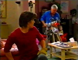 Drew Kirk, Lou Carpenter in Neighbours Episode 3115