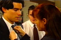 Paul McClain, Tad Reeves, Susan Kennedy in Neighbours Episode 