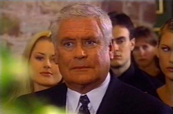 Dee Bliss, Lou Carpenter in Neighbours Episode 