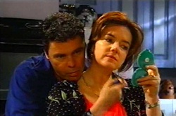 Joe Scully, Lyn Scully in Neighbours Episode 