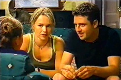 Michelle Scully, Steph Scully, Larry Woodhouse (Woody) in Neighbours Episode 3753