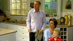 Max Hoyland, Lyn Scully, Oscar Scully in Neighbours Episode 