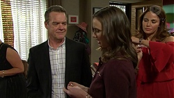 Paul Robinson, Amy Williams, Elly Conway in Neighbours Episode 