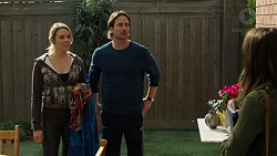 Simone Bader, Brad Willis, Paige Novak in Neighbours Episode 
