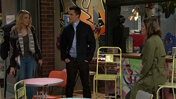 Simone Bader, Jack Callahan, Paige Novak in Neighbours Episode 