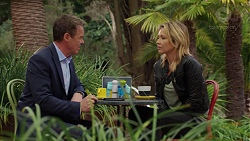 Paul Robinson, Steph Scully in Neighbours Episode 