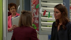 Susan Kennedy, Piper Willis, Elly Conway in Neighbours Episode 