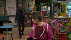 Brad Willis, Maxine Cowper in Neighbours Episode 7504