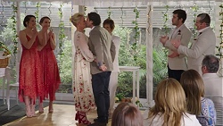 Paige Smith, Piper Willis, Lauren Turner, Brad Willis, Susan Kennedy, Ned Willis, Toadie Rebecchi, Karl Kennedy, Sonya Rebecchi, Terese Willis in Neighbours Episode 7509