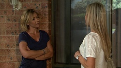 Steph Scully, Andrea Somers (posing as Dee) in Neighbours Episode 7522