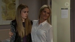 Willow Somers (posing as Willow Bliss), Andrea Somers (posing as Dee) in Neighbours Episode 7527
