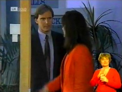 Jeffrey Hockney, Lindy Chatsworth in Neighbours Episode 2016