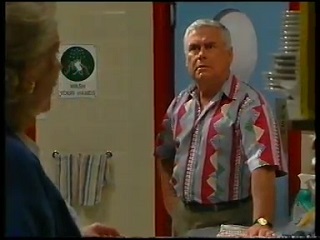 Madge Bishop, Lou Carpenter in Neighbours Episode 3142