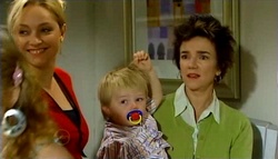Janelle Timmins, Oscar Scully, Lyn Scully in Neighbours Episode 