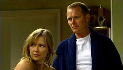 Steph Scully, Max Hoyland in Neighbours Episode 