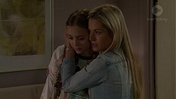 Willow Somers (posing as Willow Bliss), Andrea Somers (posing as Dee) in Neighbours Episode 7529