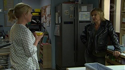 Lauren Turner, Steph Scully in Neighbours Episode 