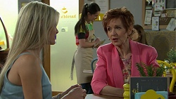 Andrea Somers (posing as Dee), Susan Kennedy in Neighbours Episode 7546
