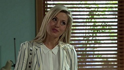 Andrea Somers (posing as Dee) in Neighbours Episode 7548